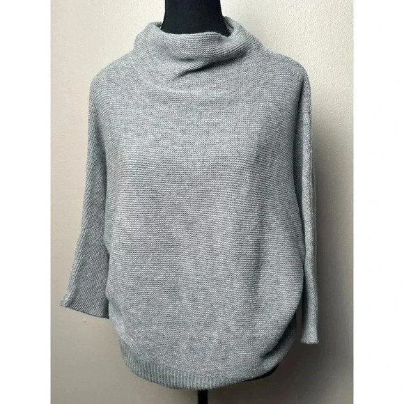 R Label Gray Short Sleeve Mock Sweater SZ Sm/Med - Picture 1 of 3